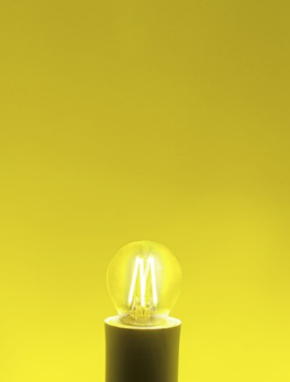 LÁMPARA LED DE FILAMENTO AMARILLO COLOR BALL G45 AUTOVOLT