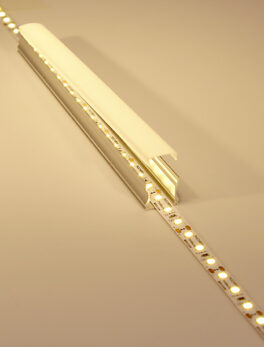 TIRA LED PRO 7.2W 90 LEDS/M 5M 12V CON FUENTE AUTOVOLT IP20 2700K