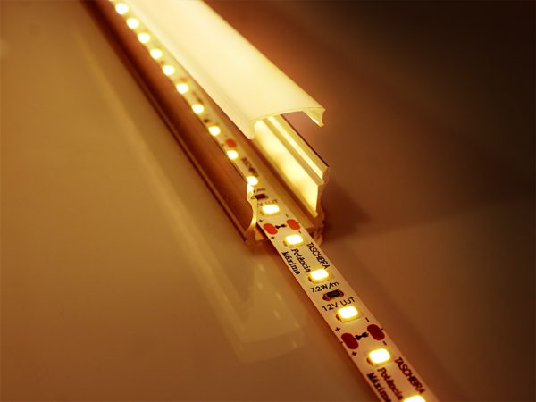 TIRA LED PRO 7.2W 90 LEDS/M 5M 12V CON FUENTE AUTOVOLT IP20 2700K - Imagen 4