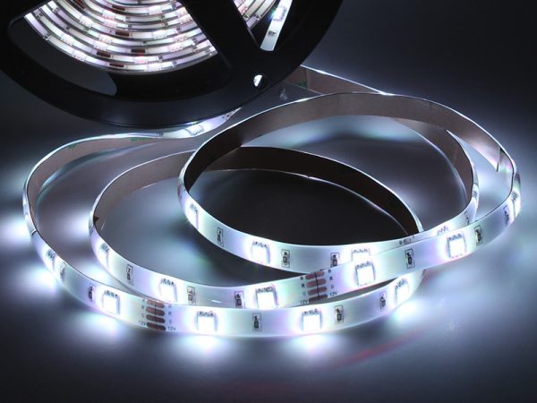 TIRA LED 2.5W 30 LEDS/M 5M 12V CON FUENTE AUTOVOLT IP20 BLANCO - Imagen 3