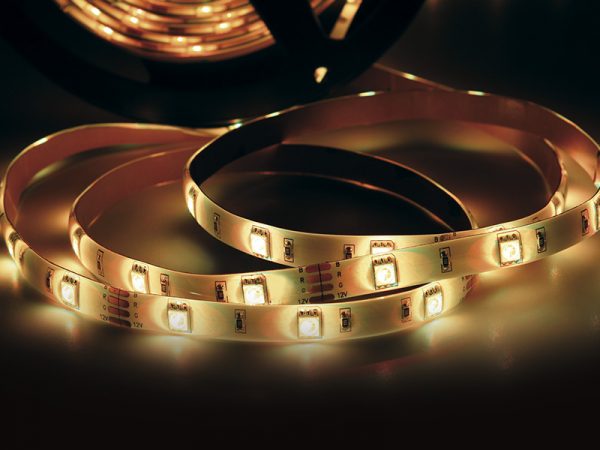 TIRA LED 2.5W 30 LEDS/M 5M 12V CON FUENTE AUTOVOLT IP20 3000K