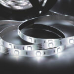 TIRA LED 2.5W 30 LEDS/M 2M 12V CON FUENTE AUTOVOLT IP20 BLANCO