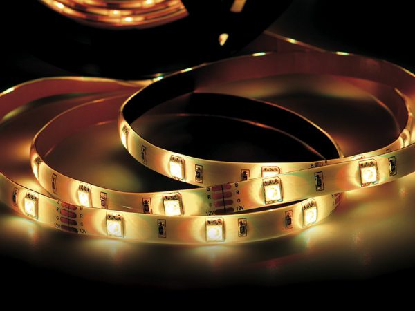 TIRA LED 2.5W 30 LEDS/M 2M 12V CON FUENTE AUTOVOLT IP20 3000K