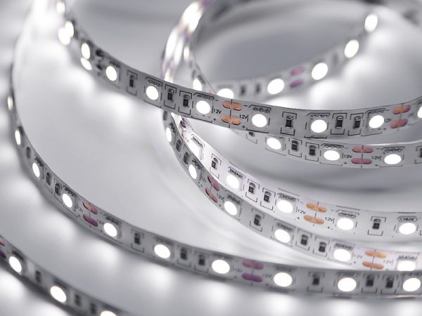TIRA LED 12W 60 LEDS/M 5M 12V CON FUENTE AUTOVOLT IP20 BLANCO