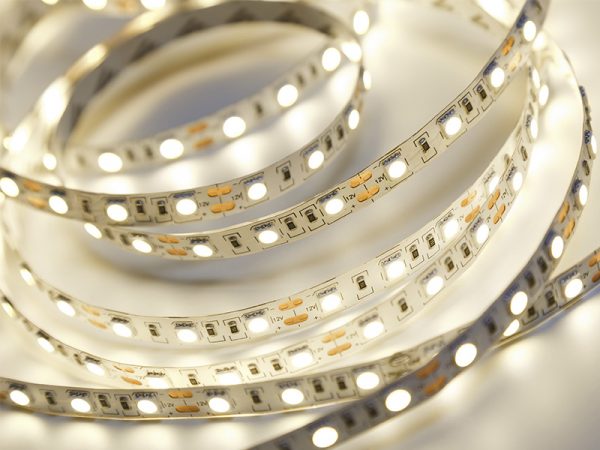 TIRA LED 12W 60 LEDS/M 5M 12V CON FUENTE AUTOVOLT IP20 3000K