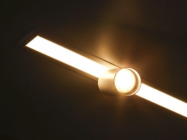 SPIRE LUZ LED LINEAL 60W 3000K EMPOTRABLE + 3 PUNTOS MR11 SIN LÁMPARA BLANCA - Imagen 6
